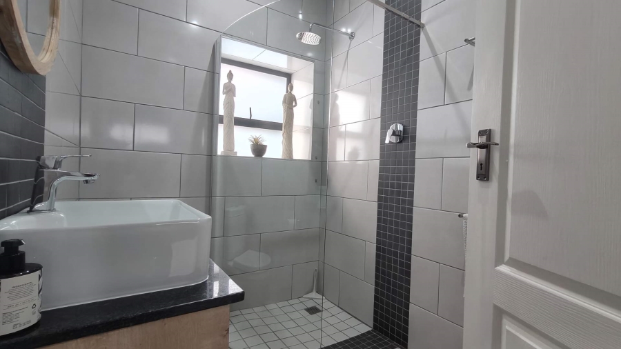 3 Bedroom Property for Sale in Hartenbos Heuwels Western Cape